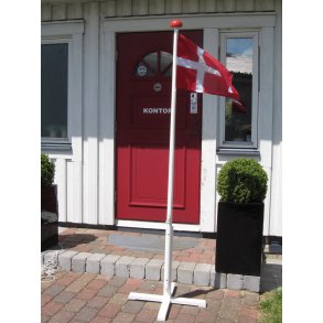 Flagstang med krydsfod